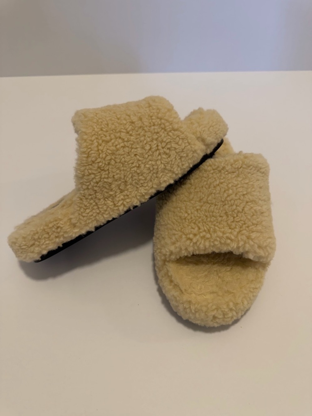 Apparis Women's Dillon Bouclette Slide Slipper Size 7